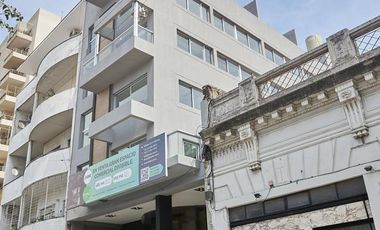 Venta Oficina 5 ambientes al frente con Balcon en San Telmo.
