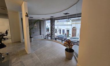 Venta Oficina 5 ambientes al frente con Balcon en San Telmo.