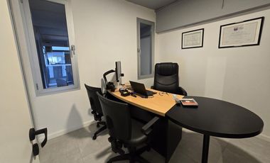 Venta Oficina 5 ambientes al frente con Balcon en San Telmo.