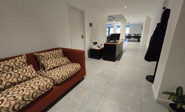Venta Oficina 5 ambientes al frente con Balcon en San Telmo.