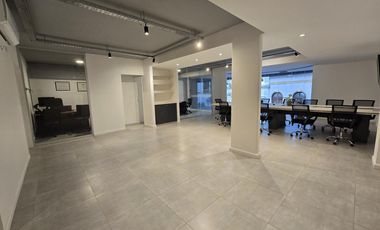 Venta Oficina 5 ambientes al frente con Balcon en San Telmo.
