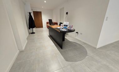 Venta Oficina 5 ambientes al frente con Balcon en San Telmo.