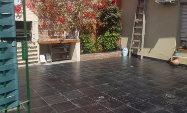 PH en venta - 3 Dormitorios 2 Baños - Cochera - 200Mts2 - Bernal, Quilmes
