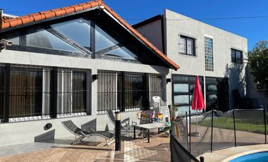 Venta  Chalet 9 Amb. S/Lote 20x45  Ramos Mejía  con Piscina