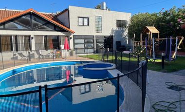 Venta  Chalet 9 Amb. S/Lote 20x45  Ramos Mejía  con Piscina