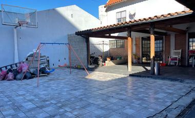 Venta  Chalet 9 Amb. S/Lote 20x45  Ramos Mejía  con Piscina