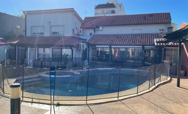 Venta  Chalet 9 Amb. S/Lote 20x45  Ramos Mejía  con Piscina
