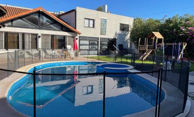 Venta  Chalet 9 Amb. S/Lote 20x45  Ramos Mejía  con Piscina