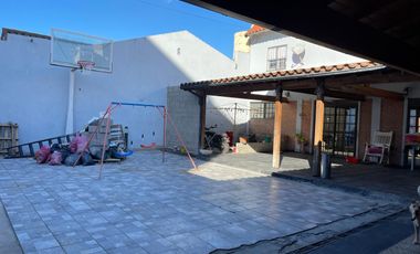 Venta  Chalet 9 Amb. S/Lote 20x45  Ramos Mejía  con Piscina