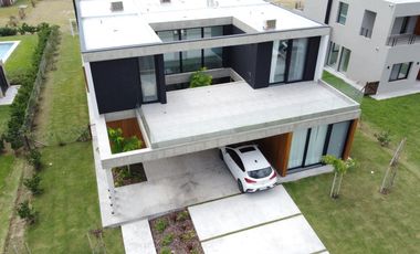 Espectacular casa 7 amb en La Calesa, Pilara | VCO Propiedades