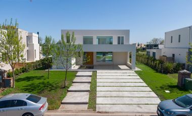 Casa a la laguna en Pilara - La Calesa Orientacion NO | Mallmann Propiedades
