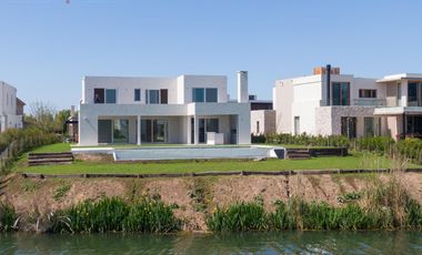 Casa a la laguna en Pilara - La Calesa Orientacion NO | Mallmann Propiedades