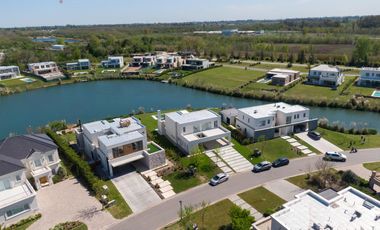 Casa a la laguna en Pilara - La Calesa Orientacion NO | Mallmann Propiedades