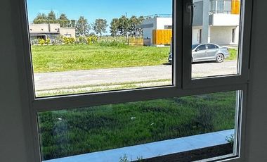Casa en venta - 4 Dormitorios 4 Baños - Cocheras - 215Mts2 - Guernica