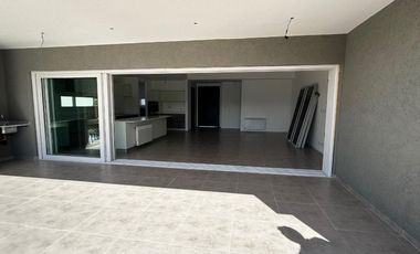 Casa en venta - 4 Dormitorios 4 Baños - Cocheras - 215Mts2 - Guernica