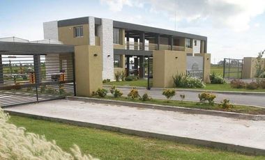 Casa en venta - 4 Dormitorios 4 Baños - Cocheras - 215Mts2 - Guernica