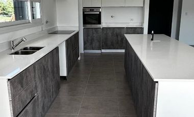 Casa en venta - 4 Dormitorios 4 Baños - Cocheras - 215Mts2 - Guernica