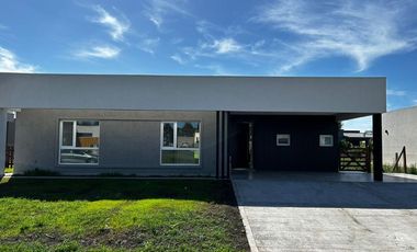 Casa en venta - 4 Dormitorios 4 Baños - Cocheras - 215Mts2 - Guernica