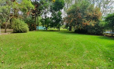 Casa Quinta en Barrio Parque Los Ombúes