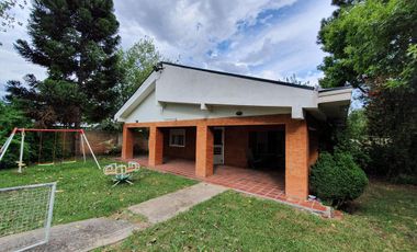 Casa Quinta en Barrio Parque Los Ombúes
