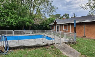 Casa Quinta en Barrio Parque Los Ombúes