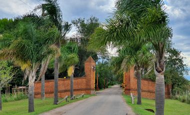 Casa Quinta en Barrio Parque Los Ombúes