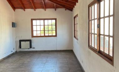 Casa en venta - 2 Dormitorios 3 Baños - Cochera - 200Mts2 - Berazategui