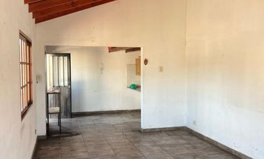 Casa en venta - 2 Dormitorios 3 Baños - Cochera - 200Mts2 - Berazategui