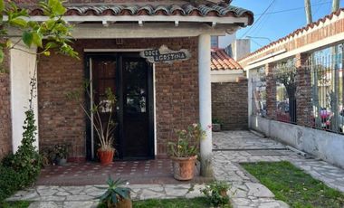 Casa en venta - 2 Dormitorios 3 Baños - Cochera - 200Mts2 - Berazategui
