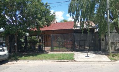 Casa en venta - 2 Dormitorios 1 Baño - Cochera - 273Mts2 - Berazategui
