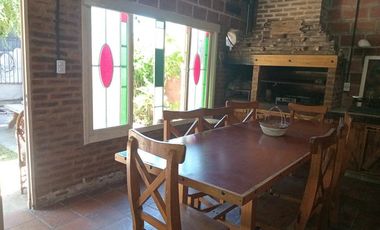Casa en venta - 2 Dormitorios 1 Baño - Cochera - 273Mts2 - Berazategui