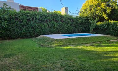 Casa en  alquiler en BARRIO RINCON CLUB DE CAMPO, 3 dormitorios, con quincho y pileta