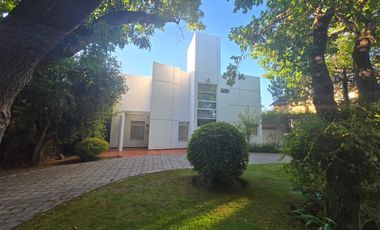 Casa en  alquiler en BARRIO RINCON CLUB DE CAMPO, 3 dormitorios, con quincho y pileta