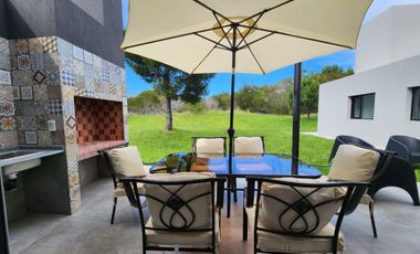VENTA, CASA, COSTA ESMERALDA, SENDEROS III, LOTE AL 300