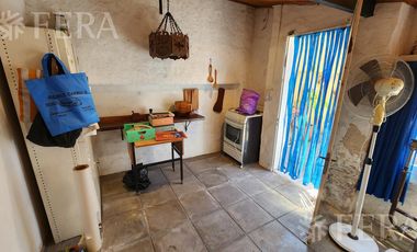Venta de Casa 3 ambientes con jardín, cochera y patio con quincho en Wilde