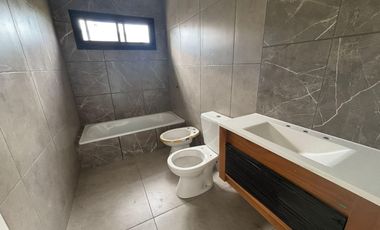 Casa en Venta en San Sebastian TRES DORMITORIOS ppal en suite con vestidor!!! En San Sebastian Area 12