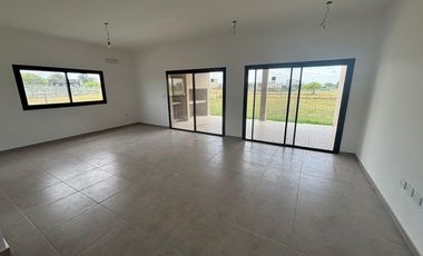 Casa en Venta en San Sebastian TRES DORMITORIOS ppal en suite con vestidor!!! En San Sebastian Area 12