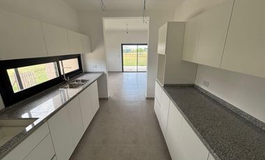 Casa en Venta en San Sebastian TRES DORMITORIOS ppal en suite con vestidor!!! En San Sebastian Area 12