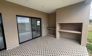 Casa en Venta en San Sebastian TRES DORMITORIOS ppal en suite con vestidor!!! En San Sebastian Area 12