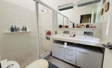 Muy buena casa en venta en la herradura en calle cerrada