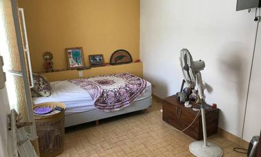 Hortiguera 1800 Pque. Chacabuco  Excelente casa de 5 ambientes con terraza