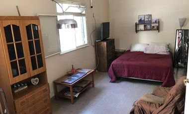 Hortiguera 1800 Pque. Chacabuco  Excelente casa de 5 ambientes con terraza