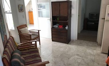 Hortiguera 1800 Pque. Chacabuco  Excelente casa de 5 ambientes con terraza