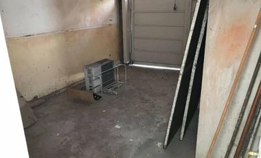 Hortiguera 1800 Pque. Chacabuco  Excelente casa de 5 ambientes con terraza