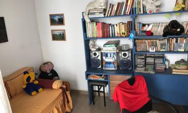 Hortiguera 1800 Pque. Chacabuco  Excelente casa de 5 ambientes con terraza