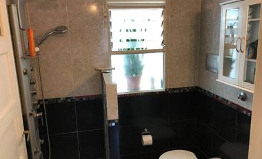 Hortiguera 1800 Pque. Chacabuco  Excelente casa de 5 ambientes con terraza
