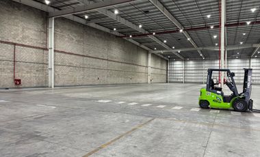 Depósito en Zarate KM 90 3600 M2 CON HIDRANTES