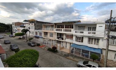 VENTA-CASA-3 PISOS-PALMIRA-ALTAMIRA