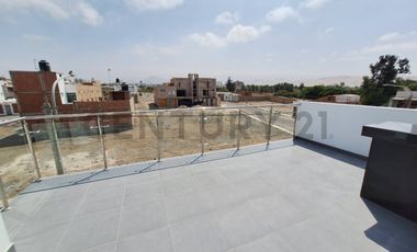HERMOSA CASA EN VENTA EN RESIDENCIAL LAS VIÑAS DE POCOLLAY- TACNA