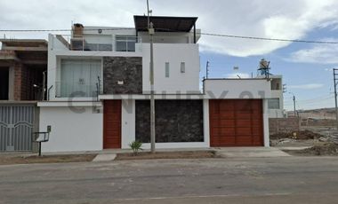 HERMOSA CASA EN VENTA EN RESIDENCIAL LAS VIÑAS DE POCOLLAY- TACNA